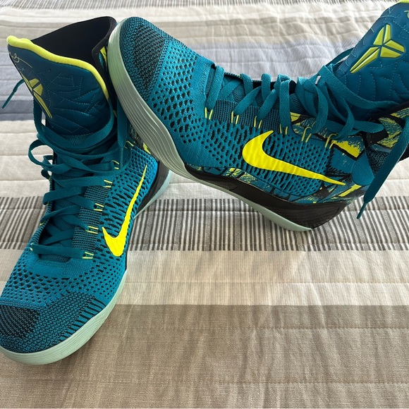 Men’s Nike Kobe Elites Perspective - Picture 2 of 6